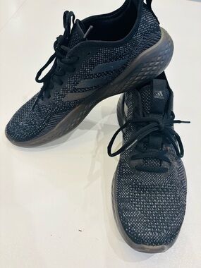 adidas Black and Dark Gray Knit Athletic Mens Sneakers size 9